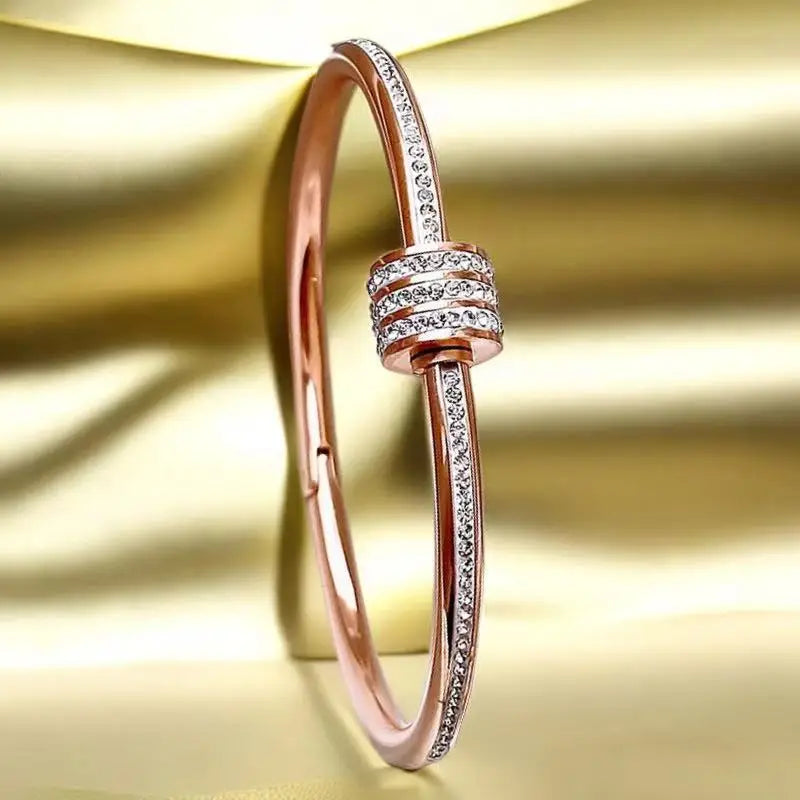 Roman Numerals Bracelet For Women Stainless Steel Jewelry Accessories Luxury Bracelet close-up view