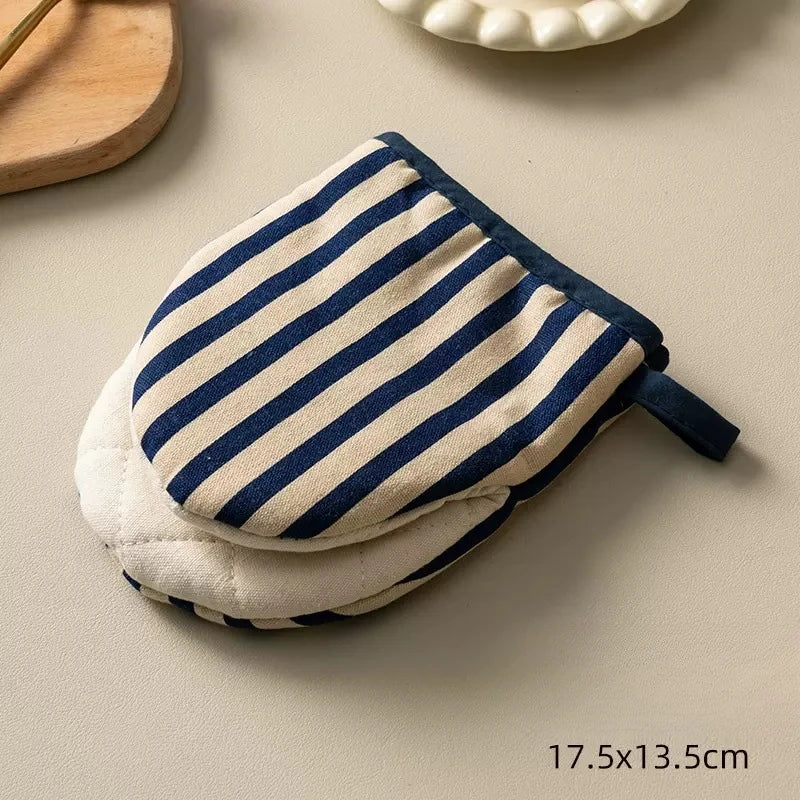 Polka Dot Heat Resistant Oven Mitts | Japanese Style Microwave Safe Kitchen Gloves close-up view