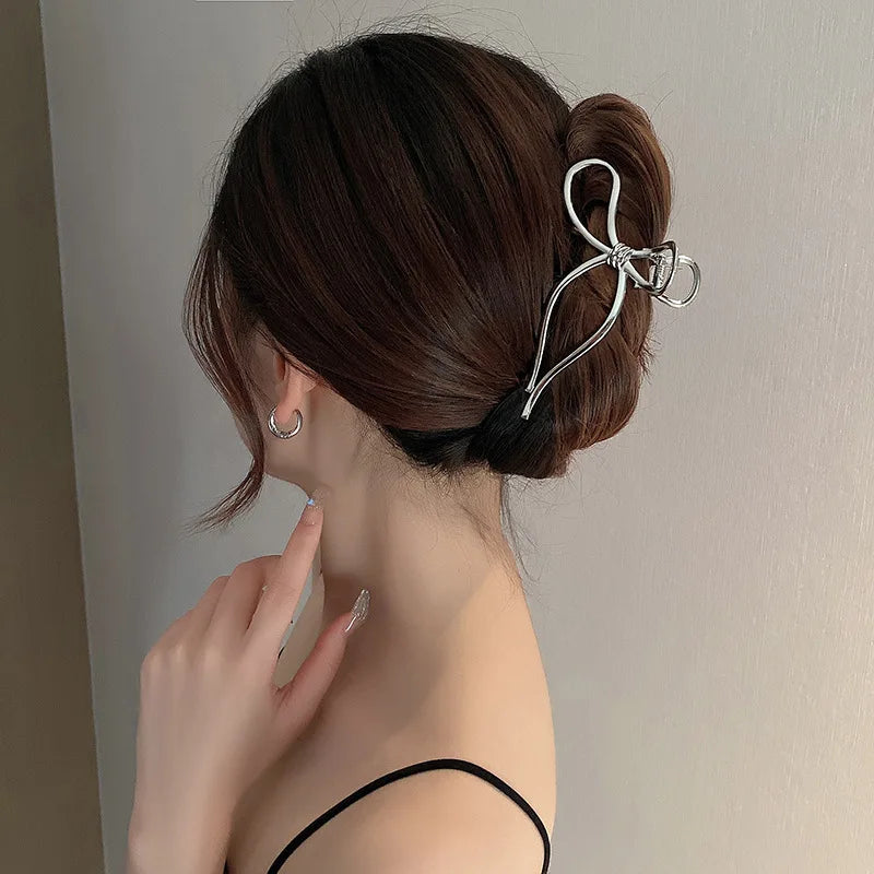 New Exquisite Imitation Pearl Hair Claw Clip Trendy Metal Bow hair Crabs Hairpins Barr close-up view