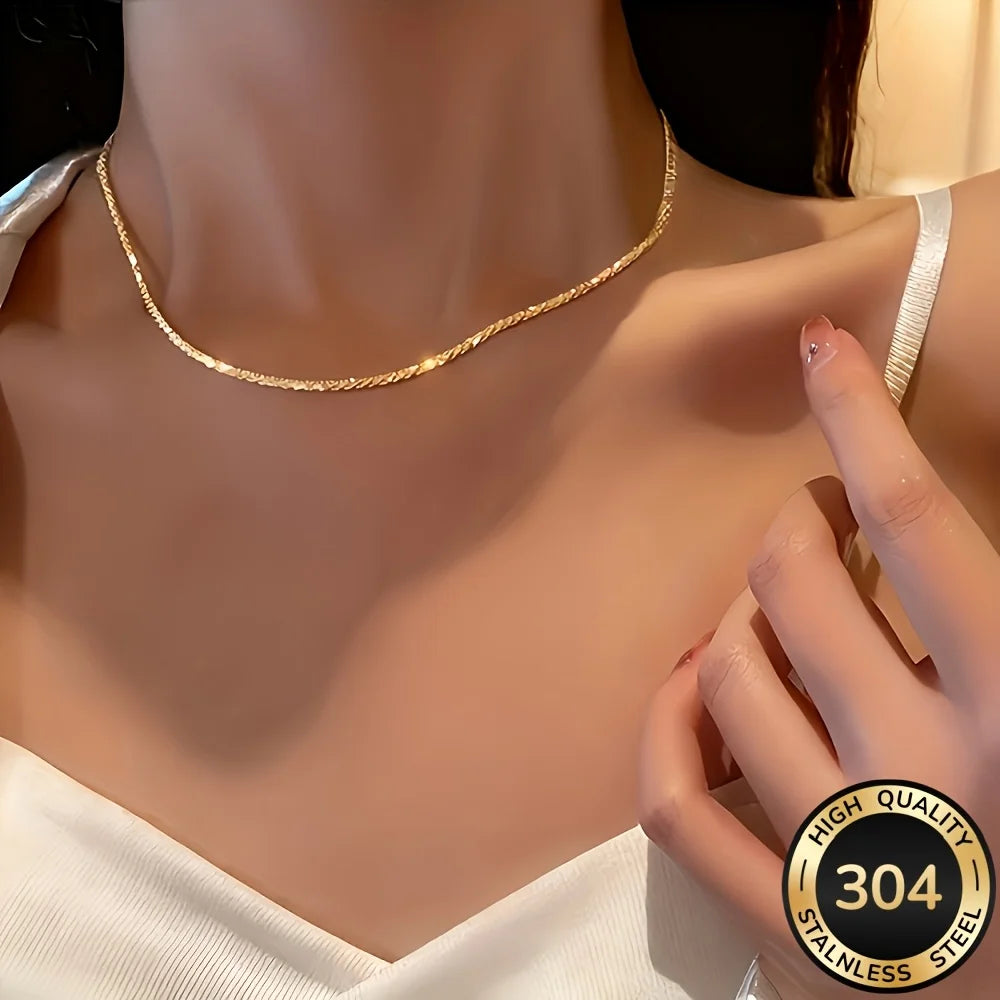 High Quality Anti Fade Stainless Steel Cauliflower Necklace Simple Elegant Jewelry Fo lifestyle view