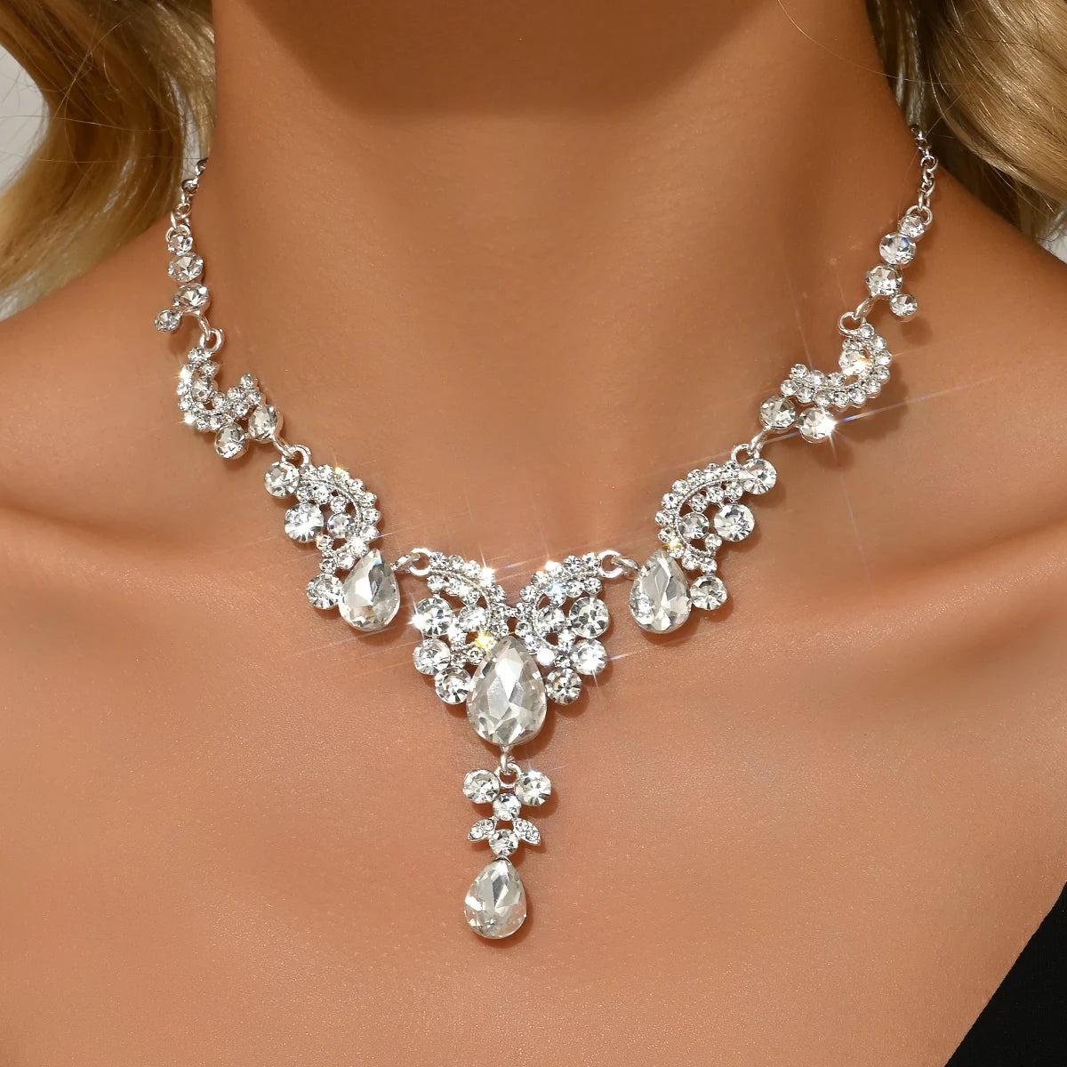 Water Drop Leaf Necklace | Women's Fashion Jewelry for Date and Party detail view
