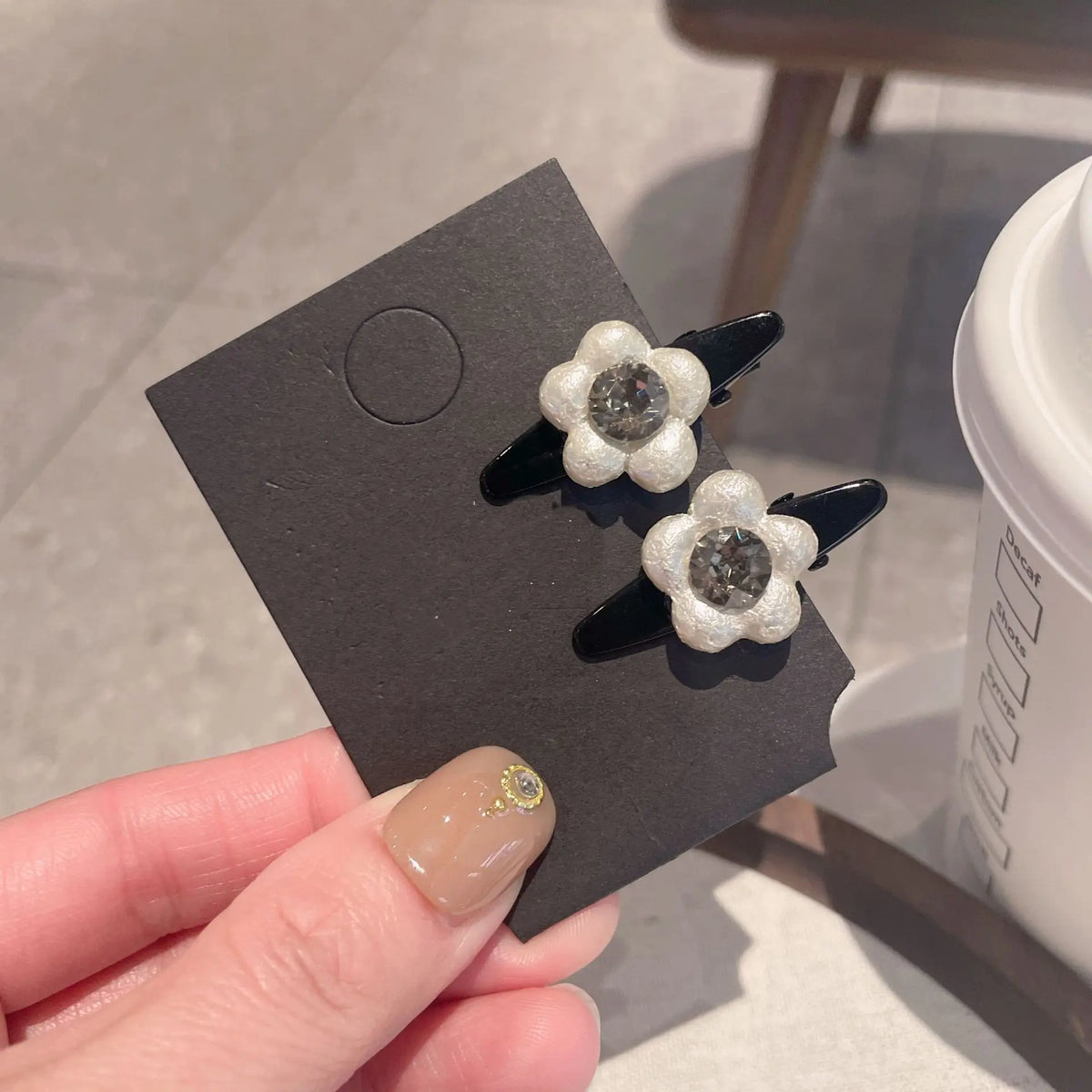 2pcs Elegant Pearl Flower Hair Clip Sweet Milk White Duckbill Hair Clip Diamond Shiny close-up view
