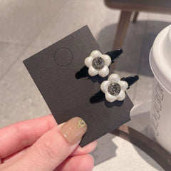 2pcs Elegant Pearl Flower Hair Clip Sweet Milk White Duckbill Hair Clip Diamond Shiny close-up view