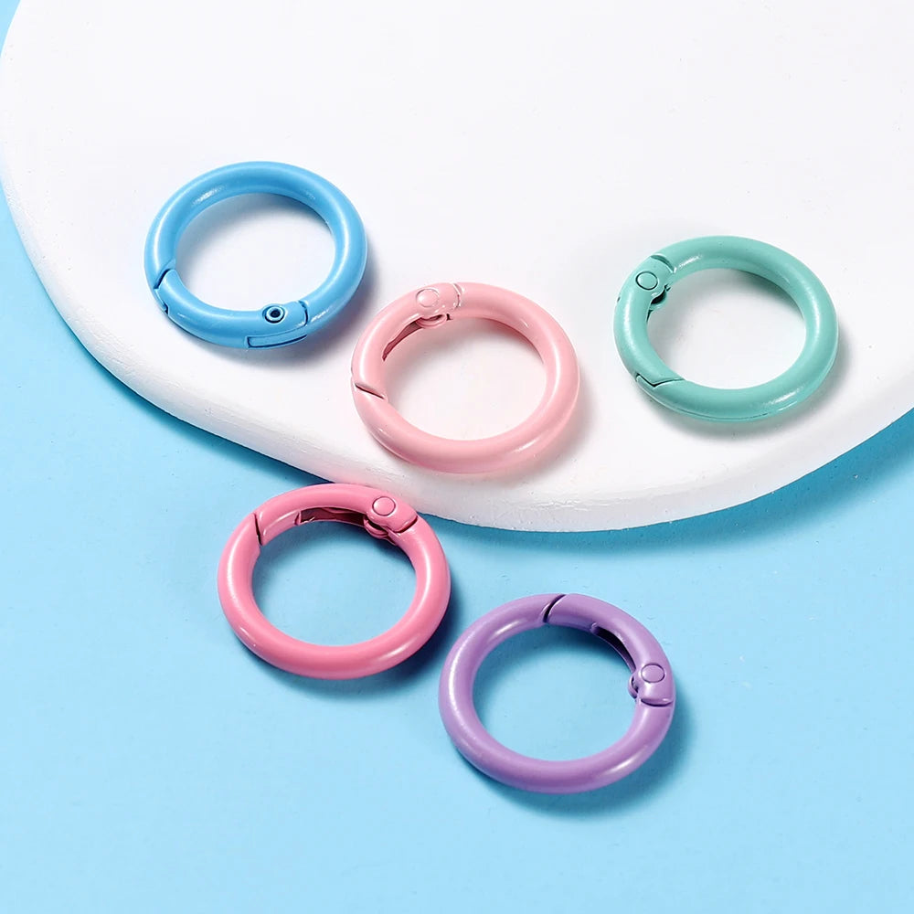 Ring Spring Clasp Openable Round Carabiner Keychain Clips Hook Dog Chain Jewelry Buck lifestyle view