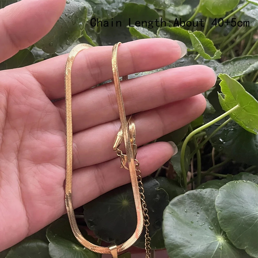 40cm+5 Exquisite stainless steel OX Moon Necklace Half Moon Blade Chain Necklaces Gol lifestyle view