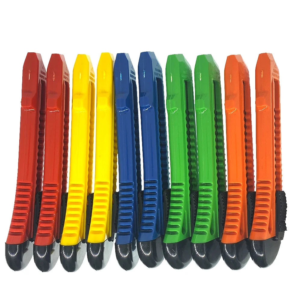 Retractable Utility Knife | 18mm Razor Sharp Box Cutter with 10 Blades close-up view