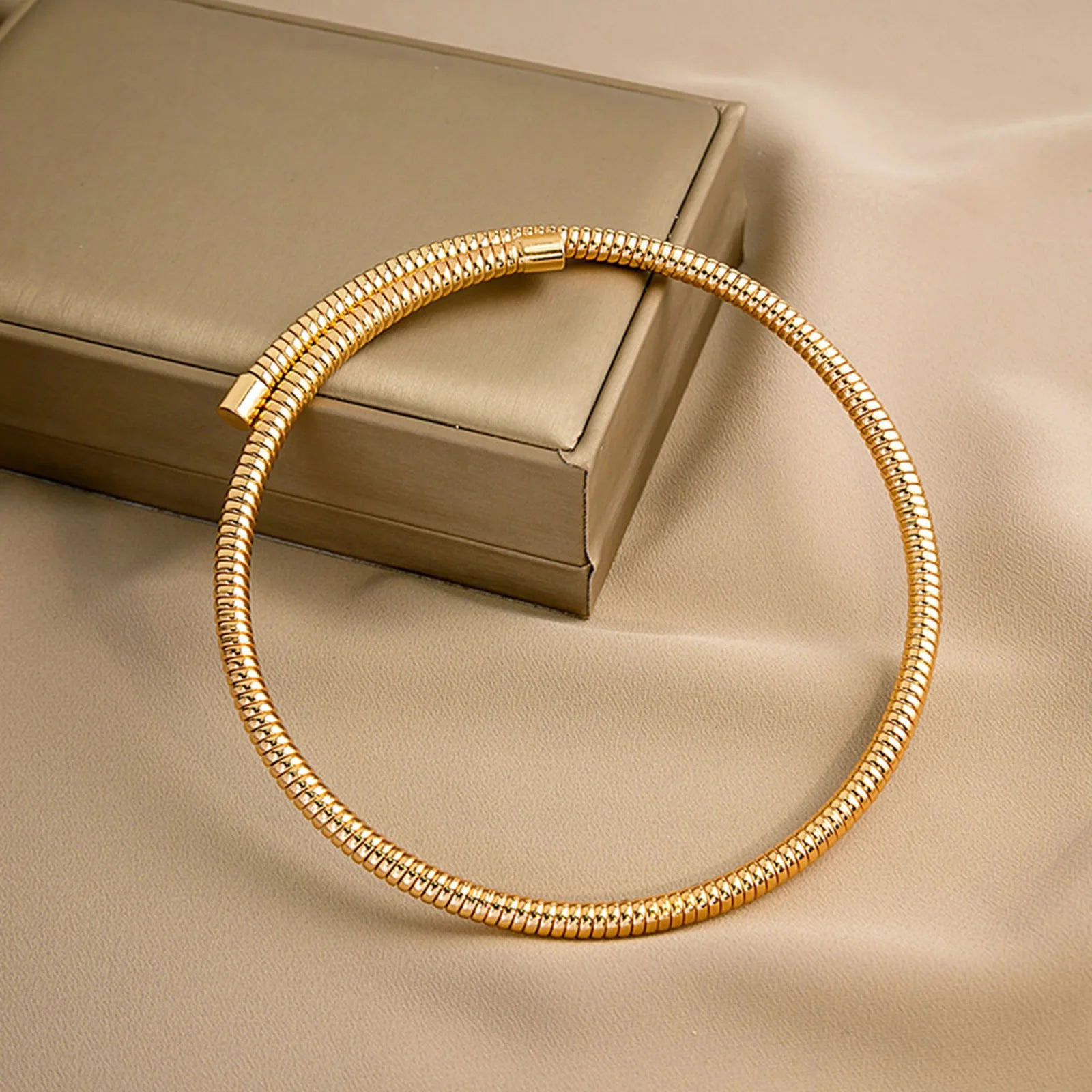 Vnox Cool Exaggerated Snake Bone Choker Necklaces for Women Lady, New Trendy Hip Hop M close-up view