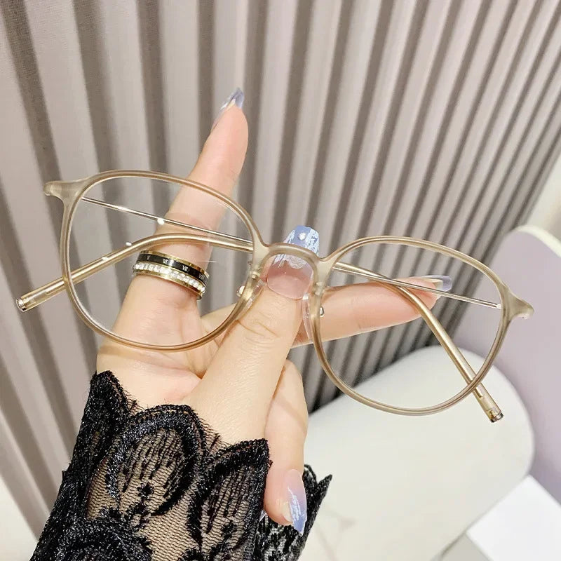 Reading glasseAnti Blue Light Round Frame Presbyopia Glasses Retro Circular Reading additional angle