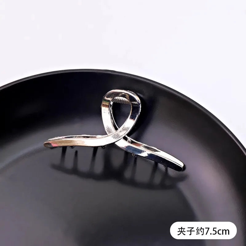 Vintage Silver Geometric Metal Hair Claw For Women Girls Long Hair Holder Headband Hair detail view