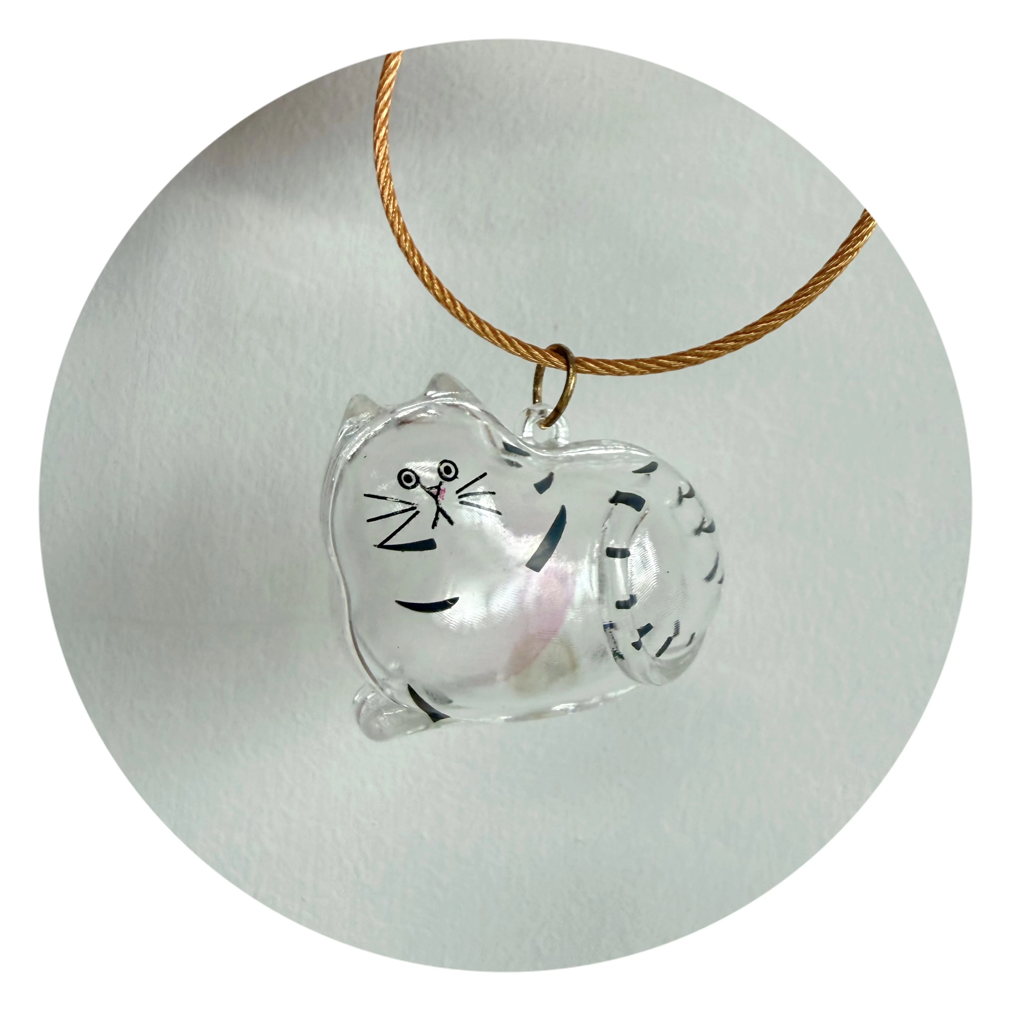 Creative Dog Hair Storage Keychain Transparent Dog\Cat Shape Memorial Pendant Handmad lifestyle view