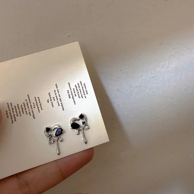 Vintage Goth Black Enamel Heart Stud Earrings for Women Fashion Sweet Hollow Metal C- alternate view