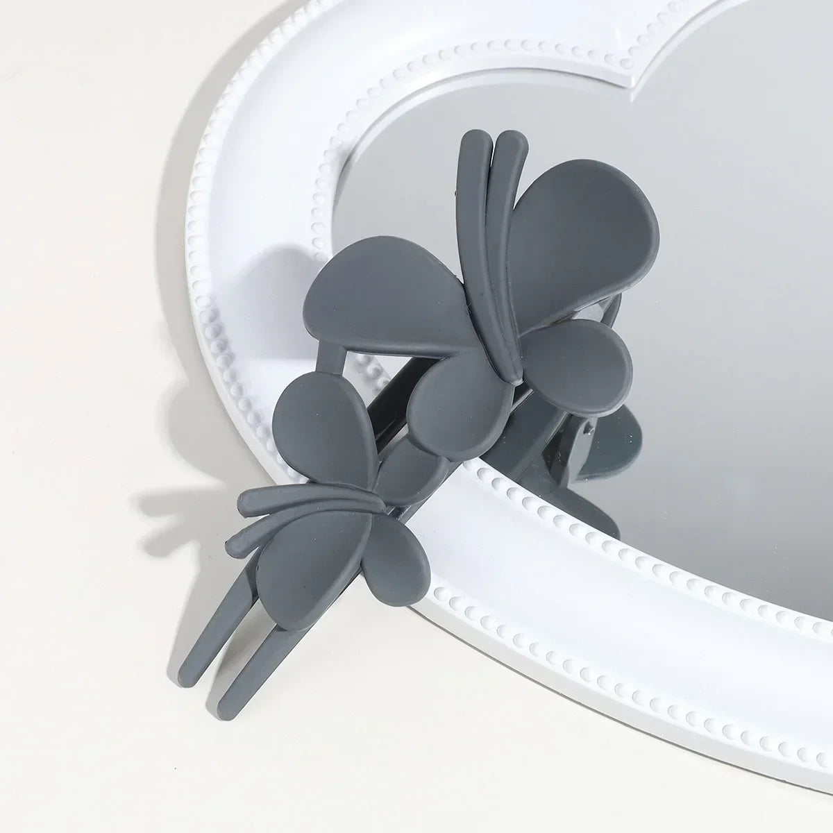 Butterfly Hairpin Solid Color Acrylic Hair Clips Claw Duckbill Ponytail Styling Headwear Women Hair Accessories Fashion Barrette