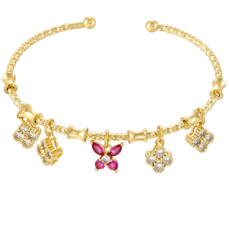 Candy Bracelet Ladies Golden Color Romantic Round Charm Bracelet Ladies Birthday Gift close-up view