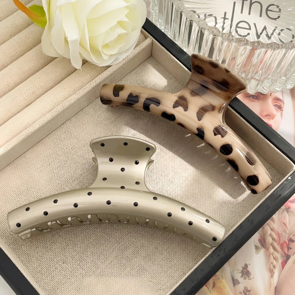 2pcs/set Hair Claw Clips for Women Girls Heart Bow Dots Leopard Large Small Crab Hair lifestyle view