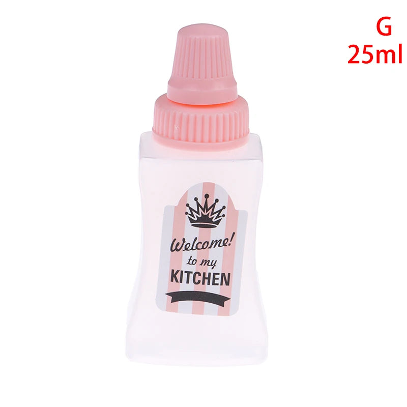 1-6Pcs Mini Seasoning Sauce Bottle Portable Tomato Ketchup Bottle Salad Dressing Conta close-up view