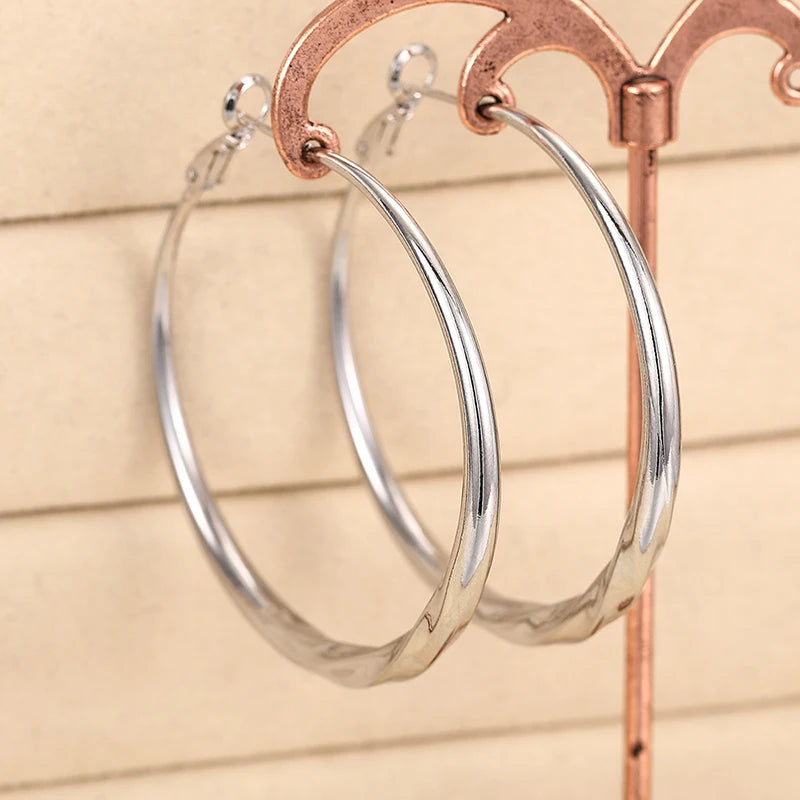 Huitan Trendy Simple Style Silver Color/Gold Color Big Hoop Circle Earrings For Women close-up view