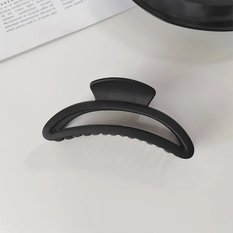 Women Elegant Black Geometric Plastic Hair Claw Lady Sweet Long Hair Holder Toothed H lifestyle view