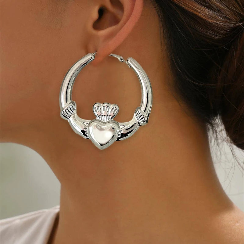 1Pair Advanced Sense Heart Hoop Earrings For Women Girls Simple Fashion Earrings Jewelry detail view