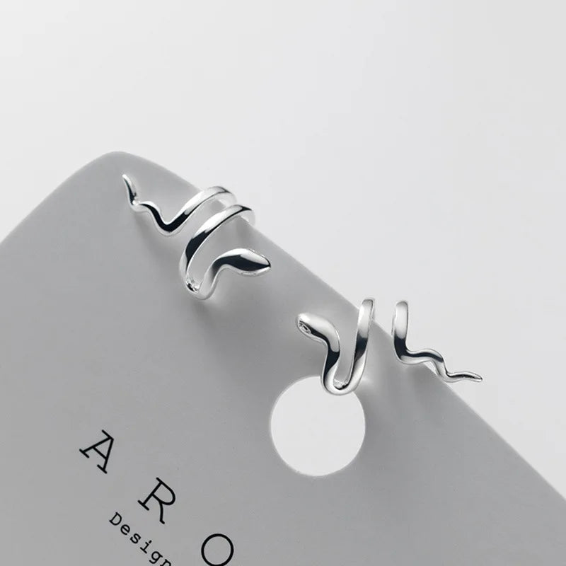 1Pcs Fashion Silver Color Snake Ear Clip Earrings for Women Men Punk Non Piercing Fake close-up view