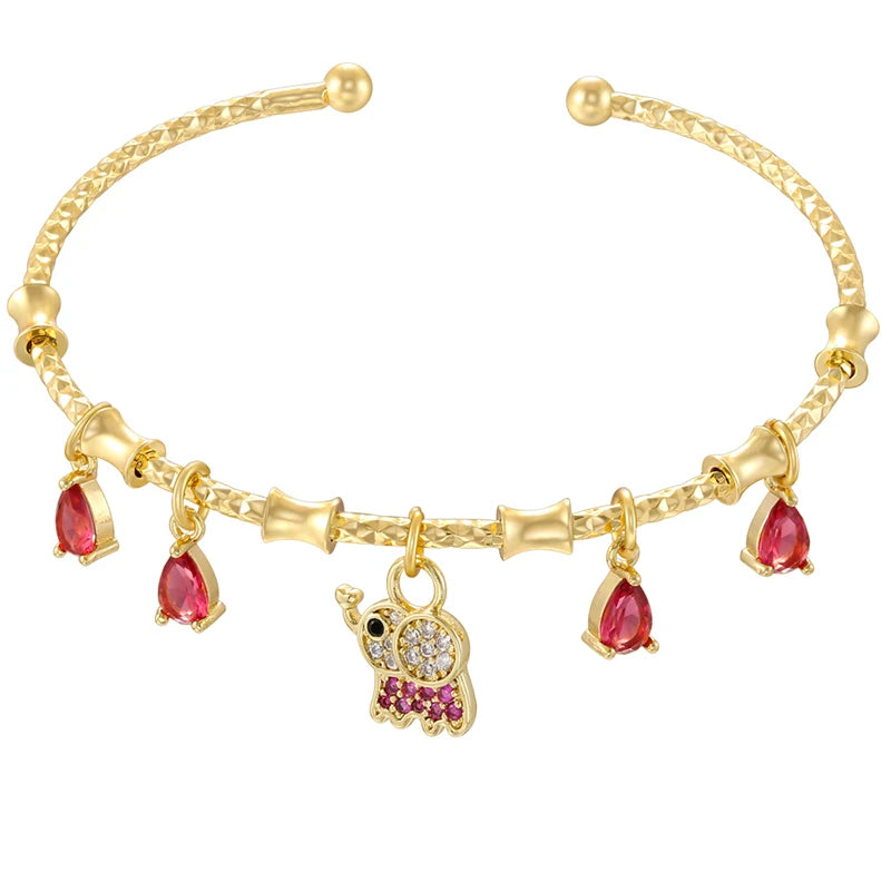 Candy Bracelet Ladies Golden Color Romantic Round Charm Bracelet Ladies Birthday Gift lifestyle view