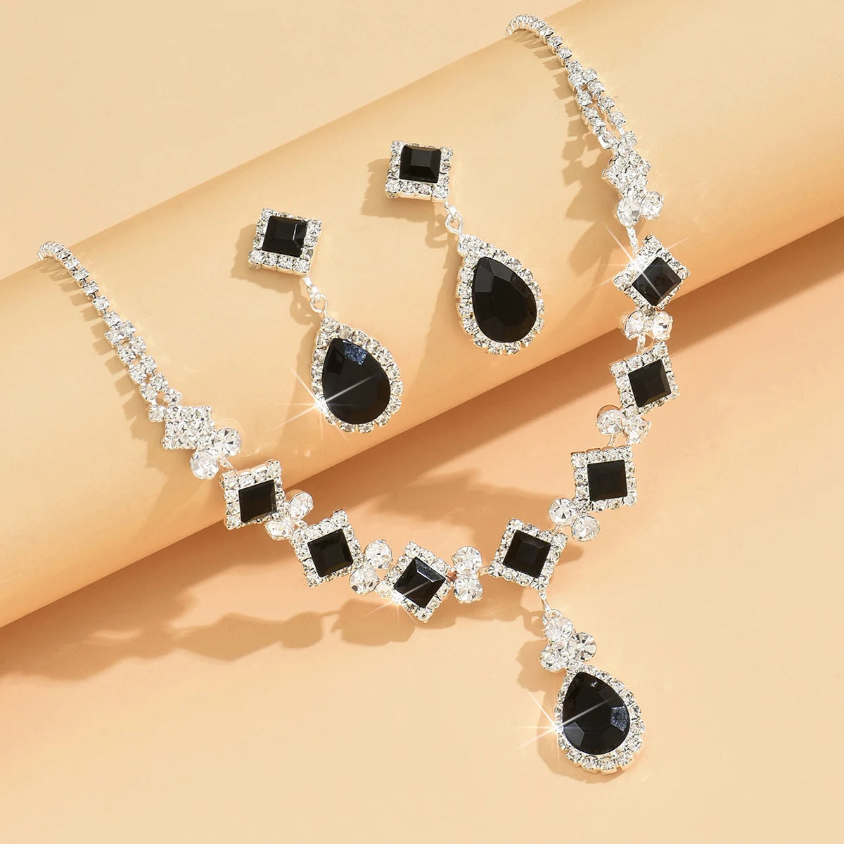 3-piece Women's Claw Chain Series Geometric Droplet Earrings Necklace Set Wedding Banque detail view