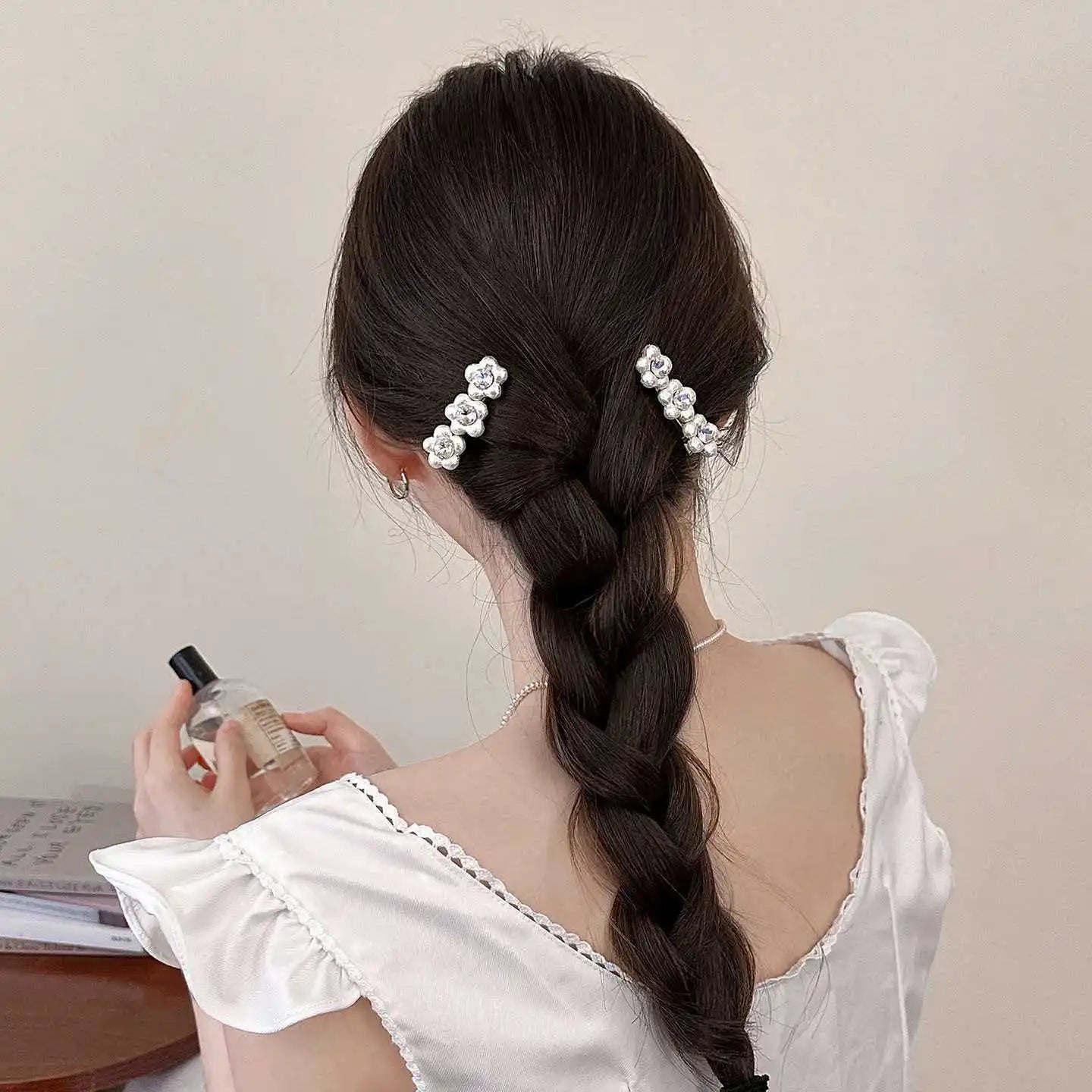 2 Pcs/set New Elegant Pearl Flower Hair Clip Sweet Duckbill Hair Clip Diamond Shiny Side Bangs Clip High-End Feeling Hair Sets