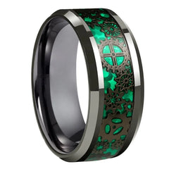8MM Fashion Men Gear Inlay Steel Ring Polished Green Carbon fiber Stainless Steel Ring close-up view