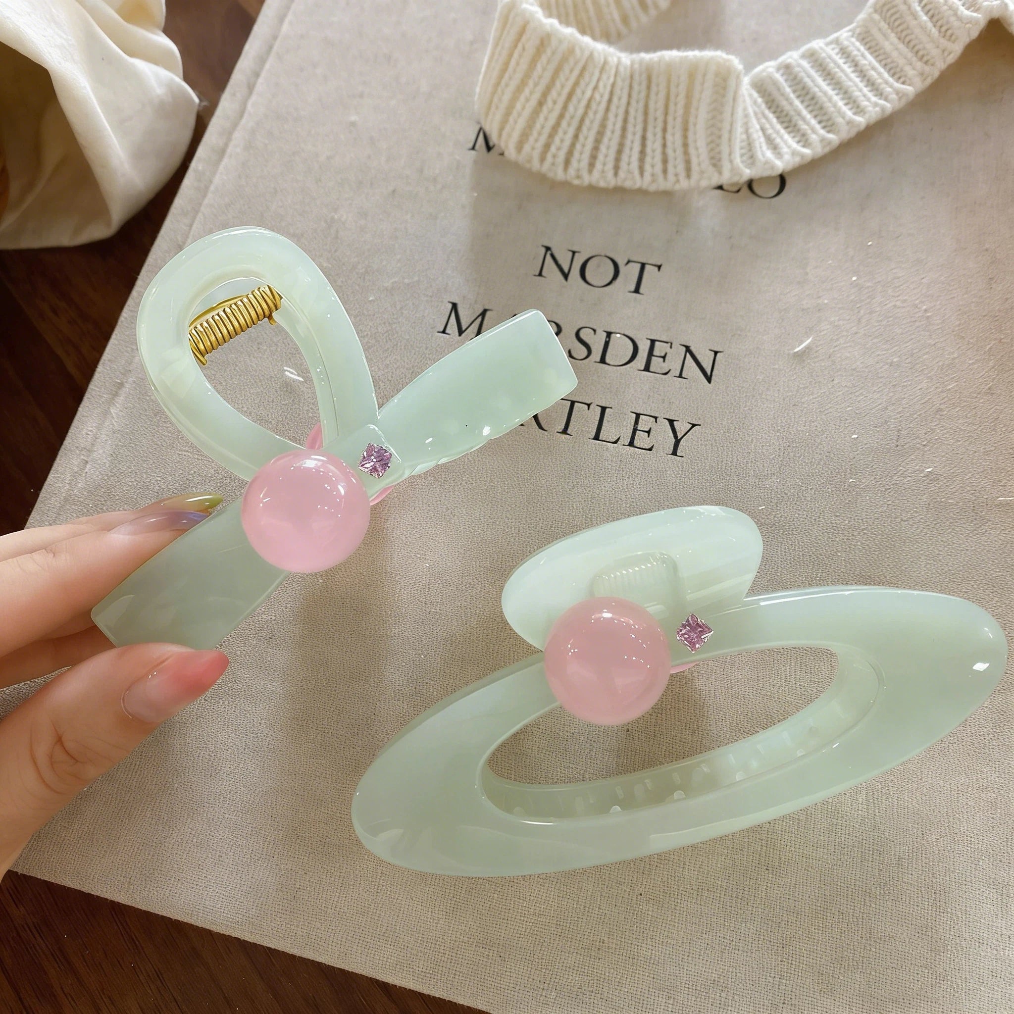 Sweet Pink Round Bead Hair Claw Creative Planet Hollow Out Oval Hair Clip Women Fashion Hair Accessories