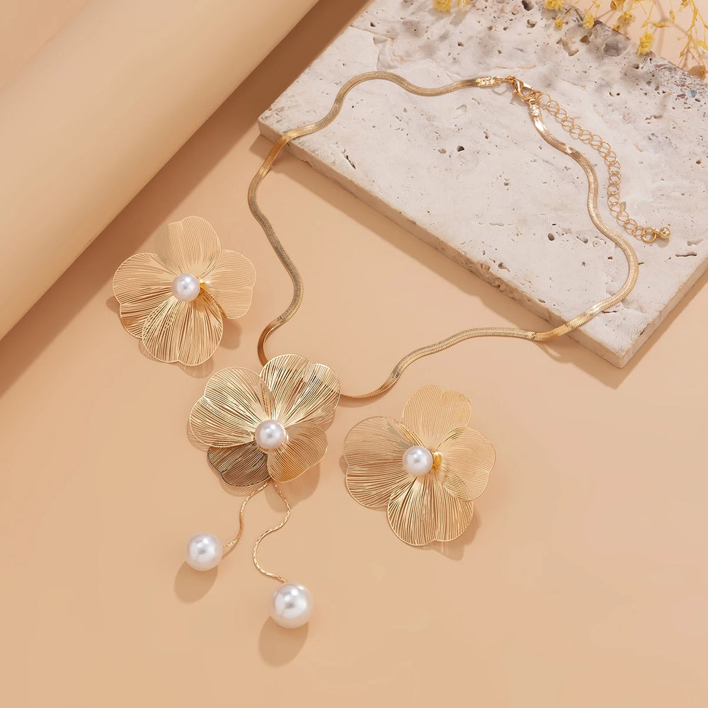 Ingemark Romantic Flower Petal Imitation Pearl Pendant Choker Necklace Stud Earrings lifestyle view