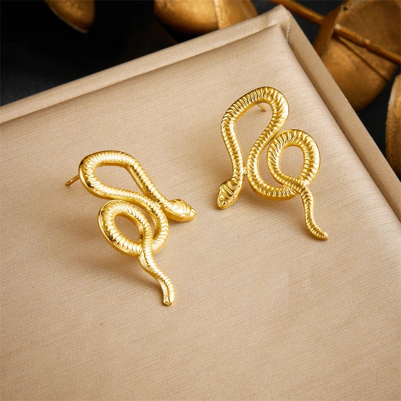 316L Stainless Steel Pearl Round Stud Earrings for Women detail view