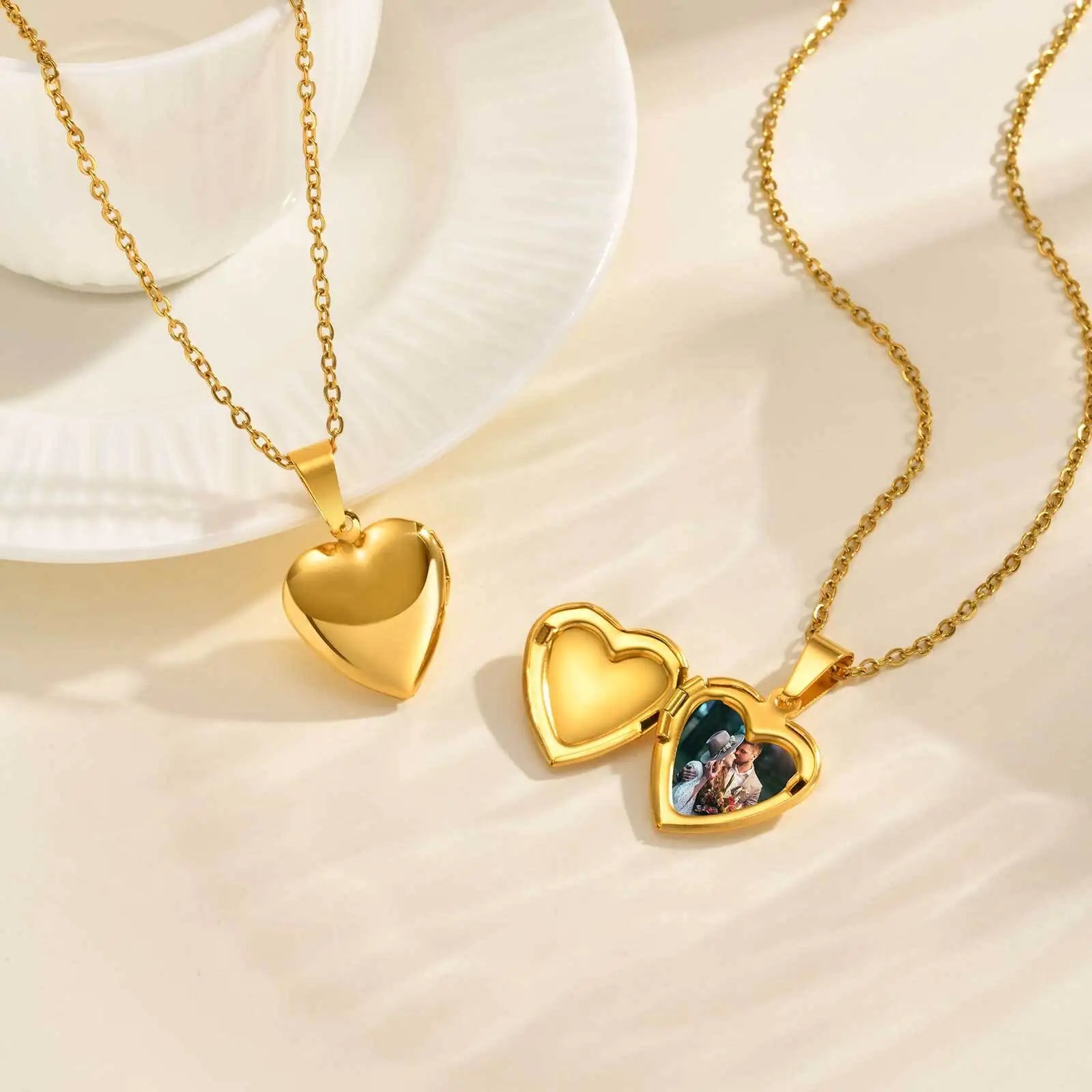 Personalized Heart Photo Pendant Necklace, Customized Image Picture Locked Necklace Jewelry for Wome