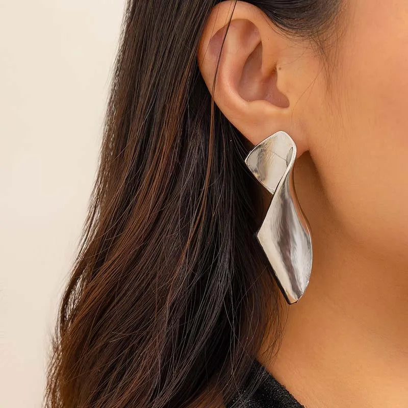 Vintage Punk Smooth Metal Stud Earrings Women 2026 Trend Goth Geometric Piercing Ea additional angle