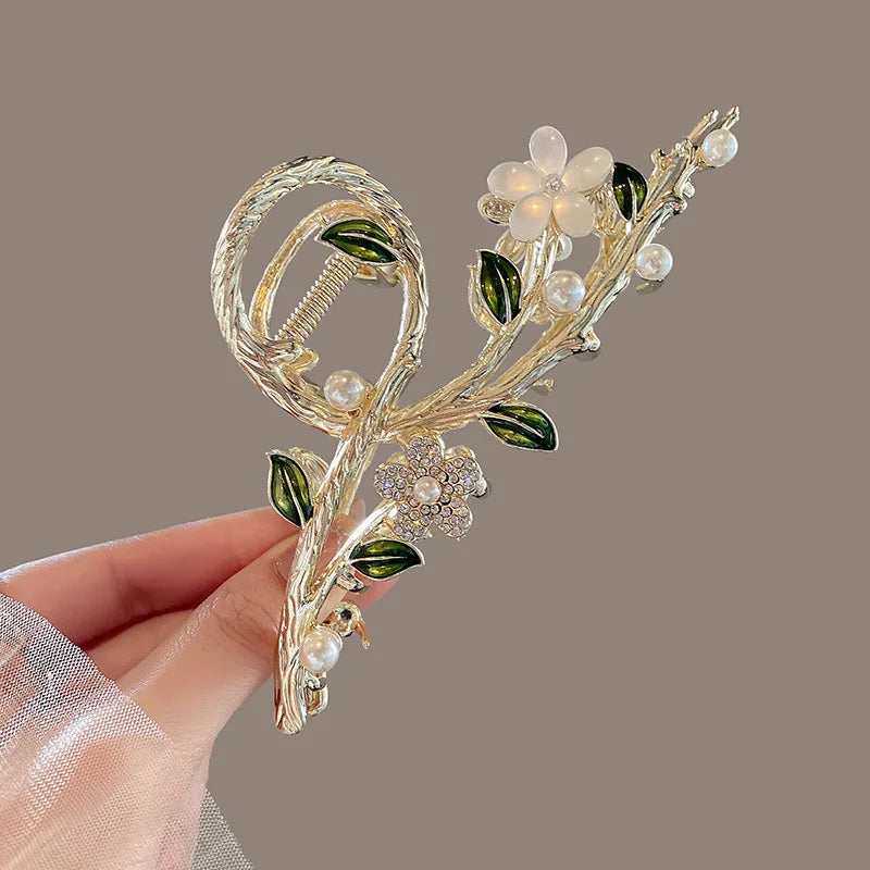New Sweet Flower Durian Hair Claw Clip Ponytail Grab Hair Clips Shark Clip Woman Hairp close-up view