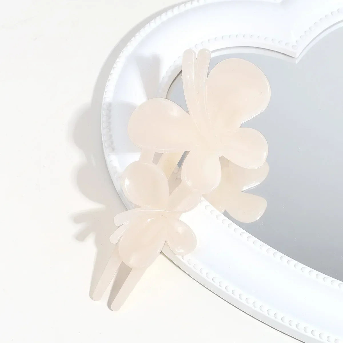 Butterfly Hairpin Solid Color Acrylic Hair Clips Claw Duckbill Ponytail Styling Headwear Women Hair Accessories Fashion Barrette