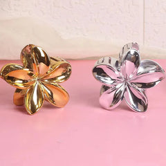 Simple Gold and Silver Flower Hair Clip for Women Retro Glossy Acrylic Hair Claw Fashion detail view