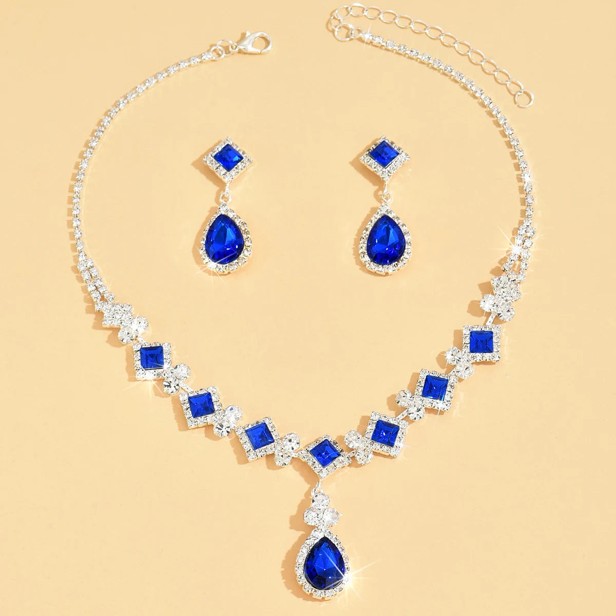 3-piece Women's Claw Chain Series Geometric Droplet Earrings Necklace Set Wedding Banq close-up view