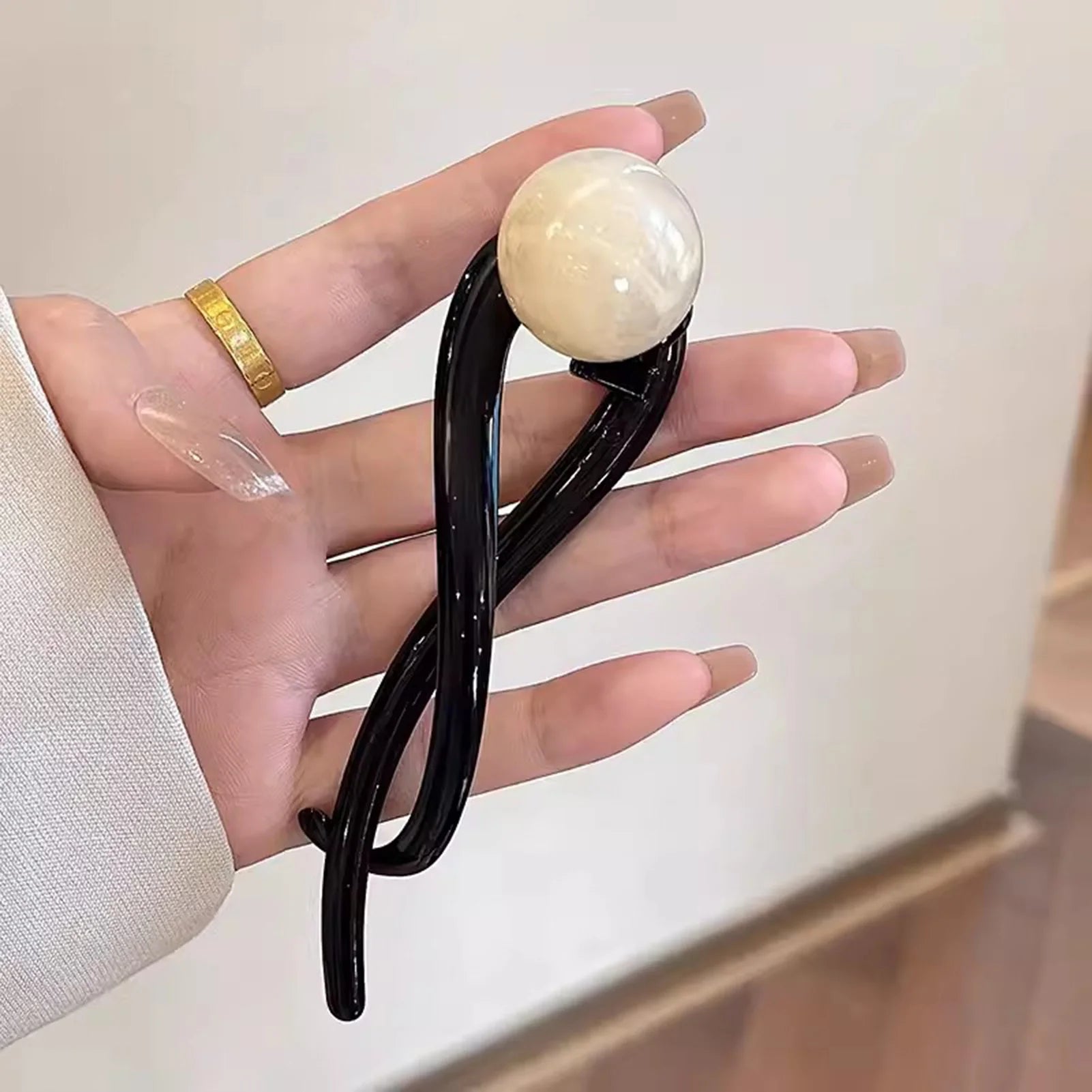 Pearls Hair Pins New Twist Hair Clip Plastic Acrylic Bead Imitation Pearl Hairpin Twisted Design Women Hair Accessories Gift