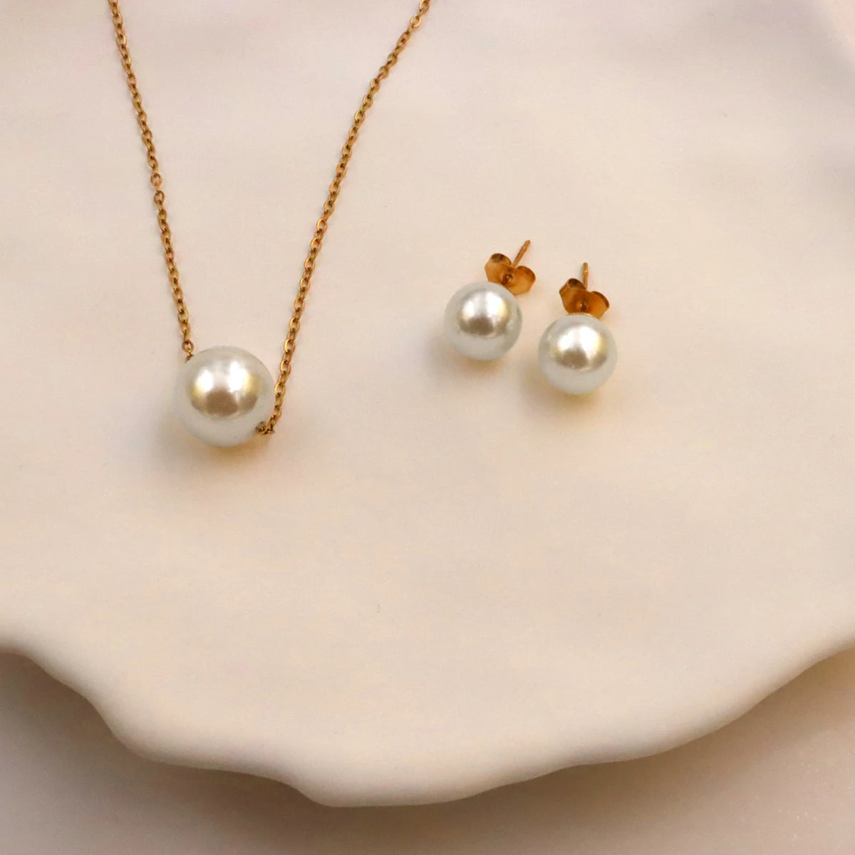 316L Stainless Steel FashionElegant One Pearl Necklace Charms Chain Choker Necklaces lifestyle view