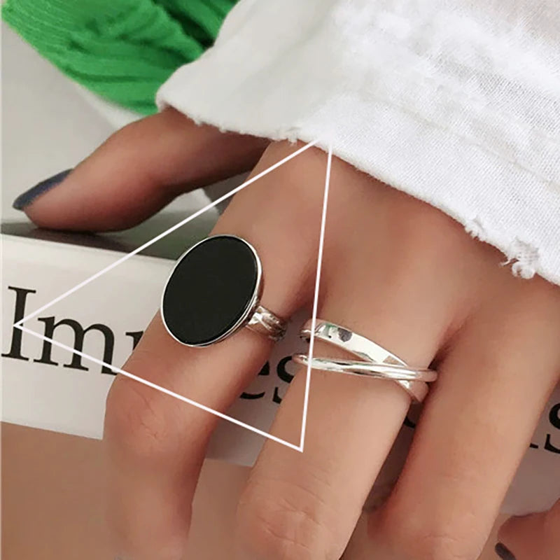 VENTFILLE 925 Sterling Silver Rings INS Fashion Hip Hop Vintage Couples Hollow Lines P close-up view