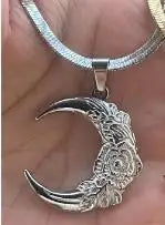 40cm+5 Exquisite stainless steel OX Moon Necklace Half Moon Blade Chain Necklaces Gold close-up view