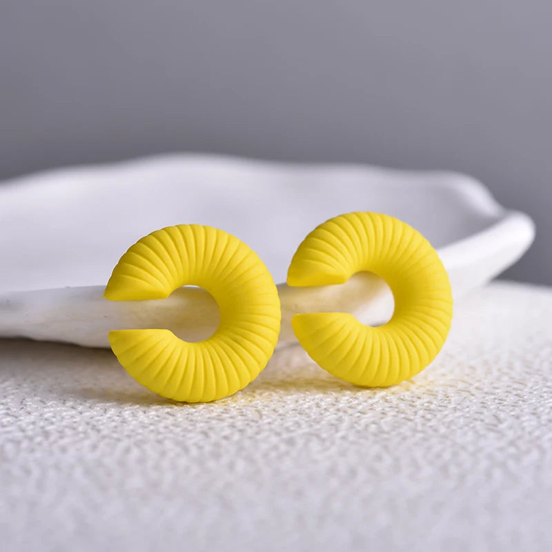 1 Pair Simple Round Circle Clip Earrings For Women C Shape Acrylic Red Blue Black Pink N detail view