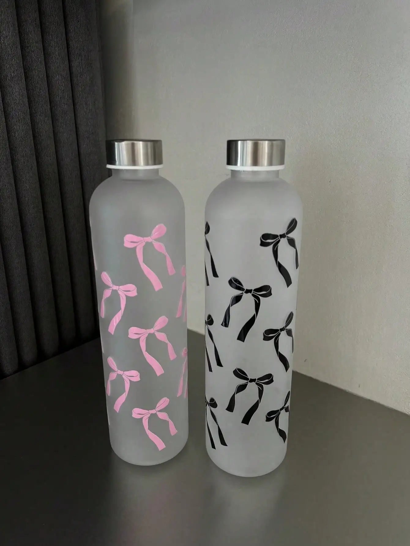 1000ml matte water cup | Original bow print design | Student cup frosted bow, stainles close-up view