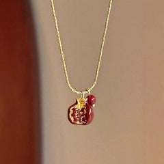Vintage Style Pomegranate Pendant Necklace, Stylish and Elegant Collarbone Chain, Women's Date Party
