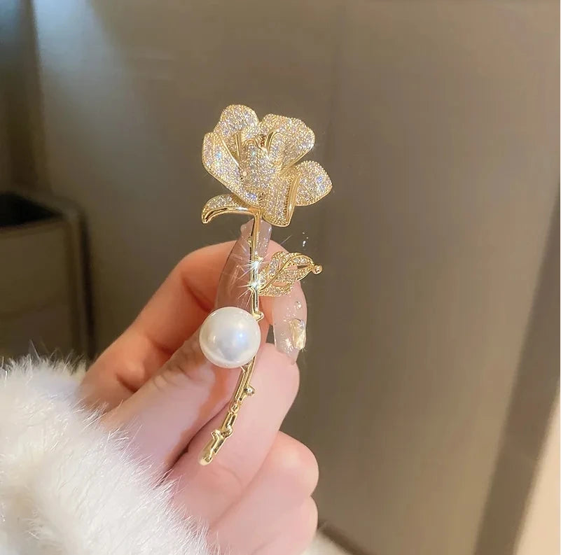 Retro Blue Crystal Big Waterdrop Pendant Brooch for Women Full of Rhinestone Brooch Pin Clothing Accessories Vintage Jewelry