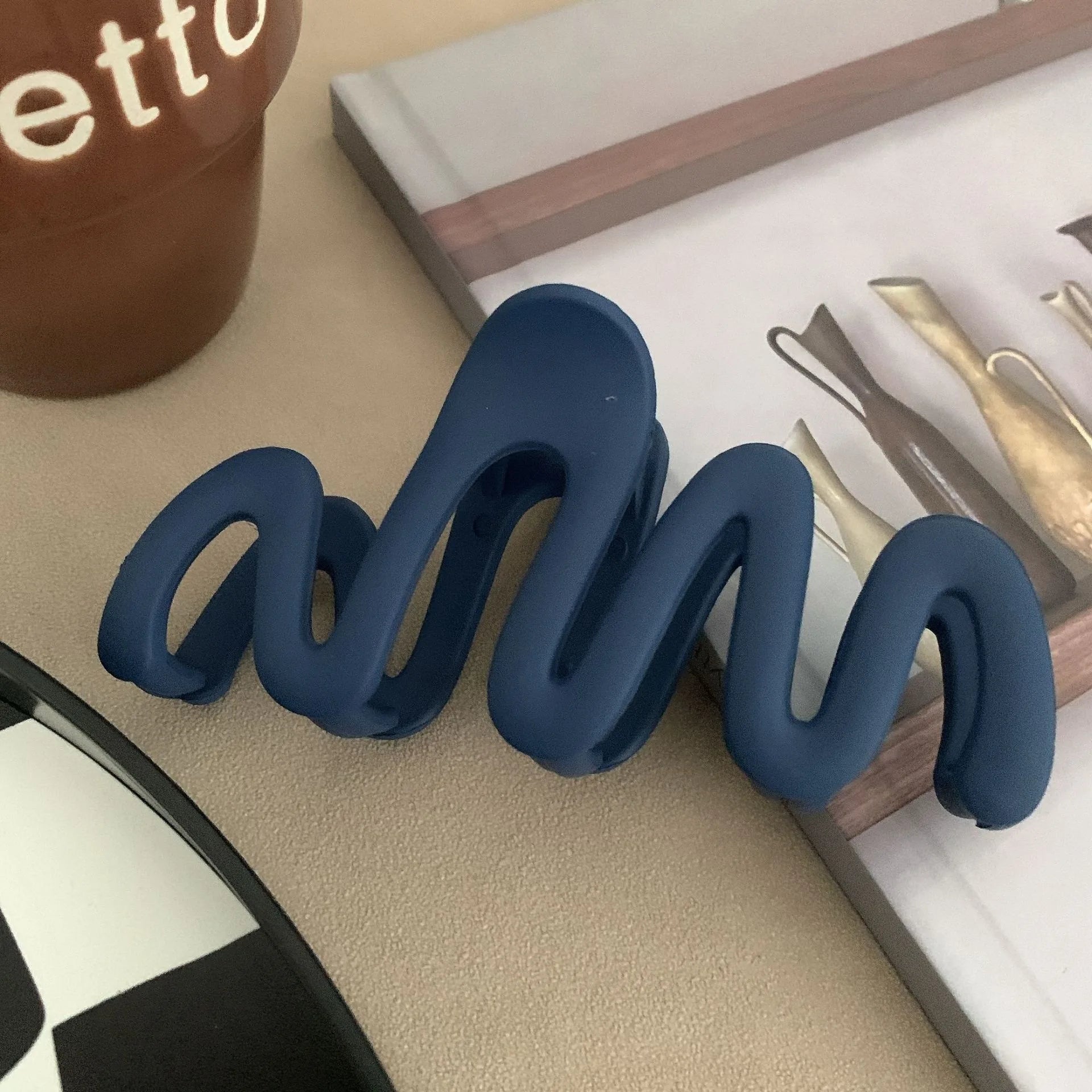 2023 New Trendy Curve Matt Hair Claw Clip Large Shark Crab Hair Clips Women Hair Acce lifestyle view