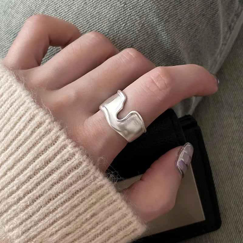 VENTFILLE 925 Sterling Silver Rings INS Fashion Hip Hop Vintage Couples Hollow Lines Pun detail view