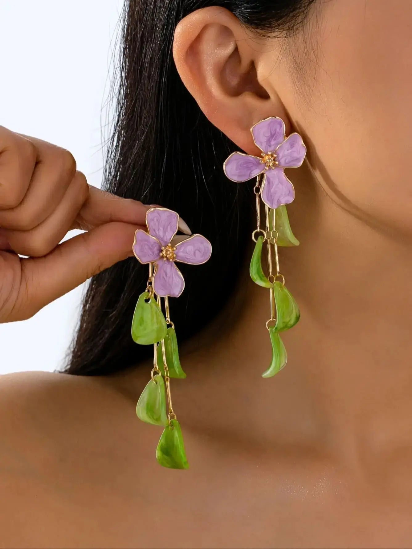 Elegant Summer Bright and Luxurious High-End Women's Small Flower Earrings additional angle