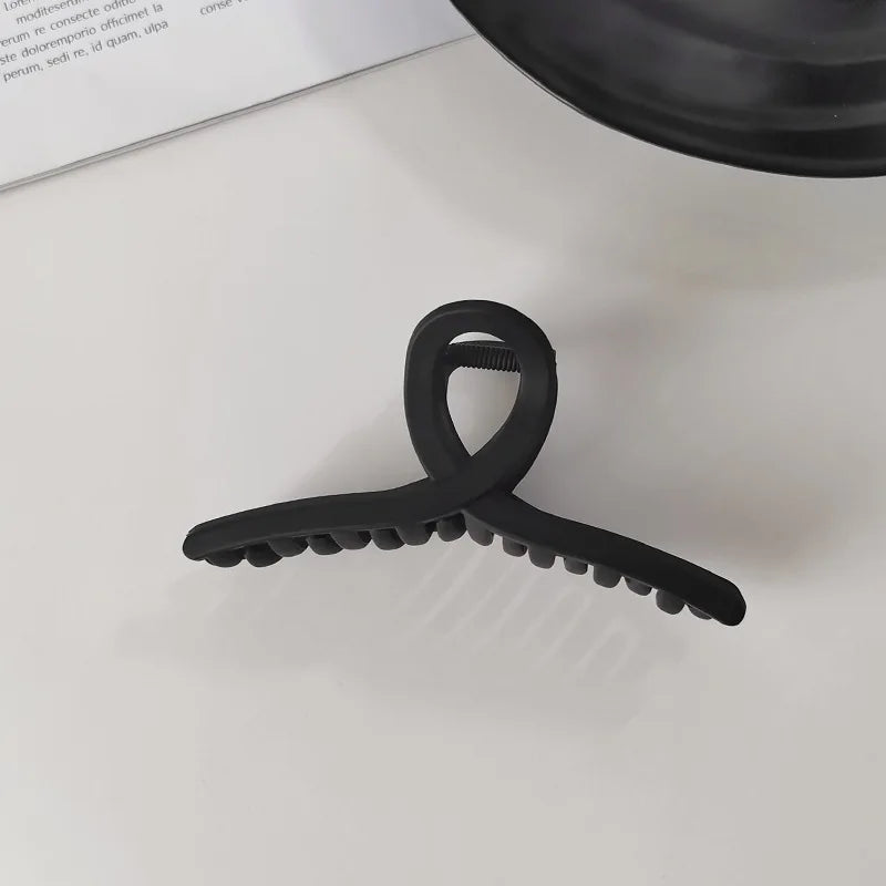 Women Elegant Black Geometric Plastic Hair Claw Lady Sweet Long Hair Holder Toothed Hair detail view