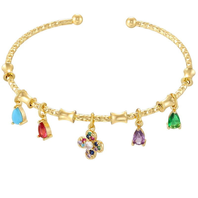 Candy Bracelet Ladies Golden Color Romantic Round Charm Bracelet Ladies Birthday Gift close-up view