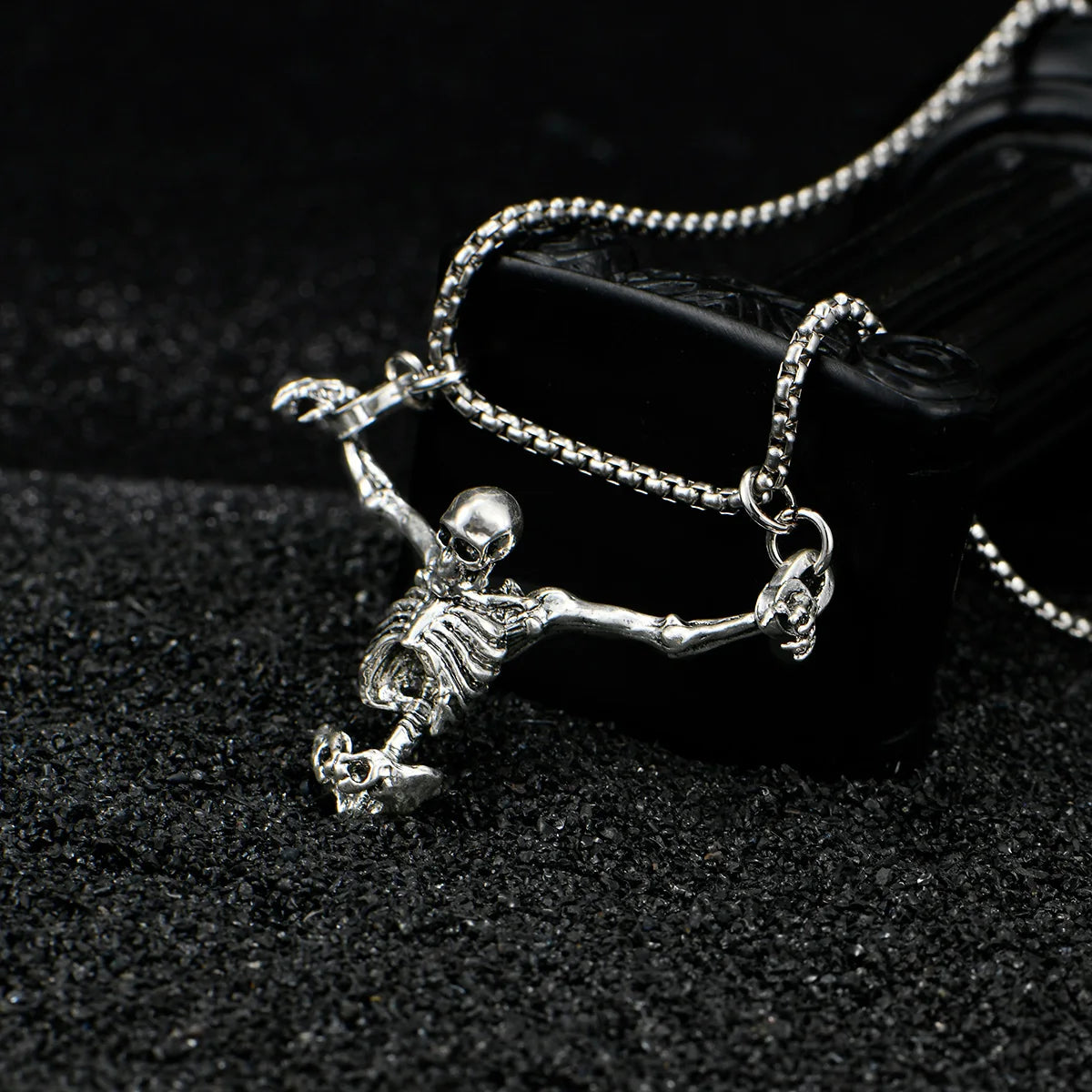 A Fashionable and Creative New Halloween Punk Style Skull Necklace Halloween Gift additional angle